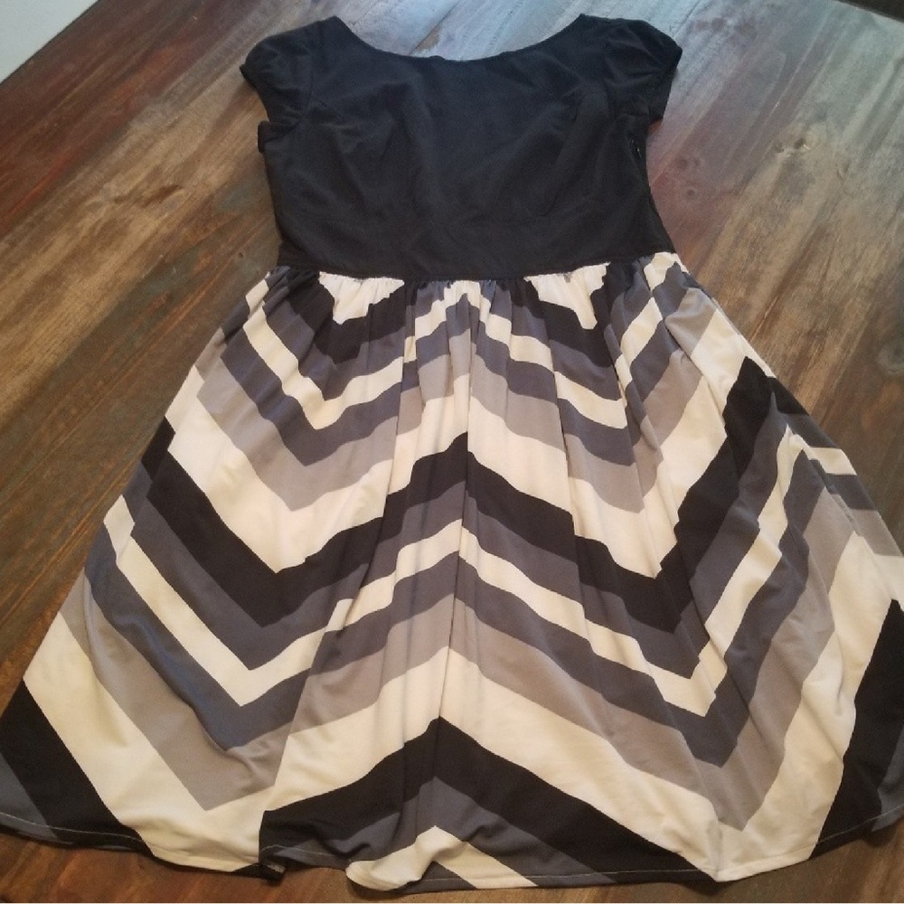 Eshakti chevron print dress